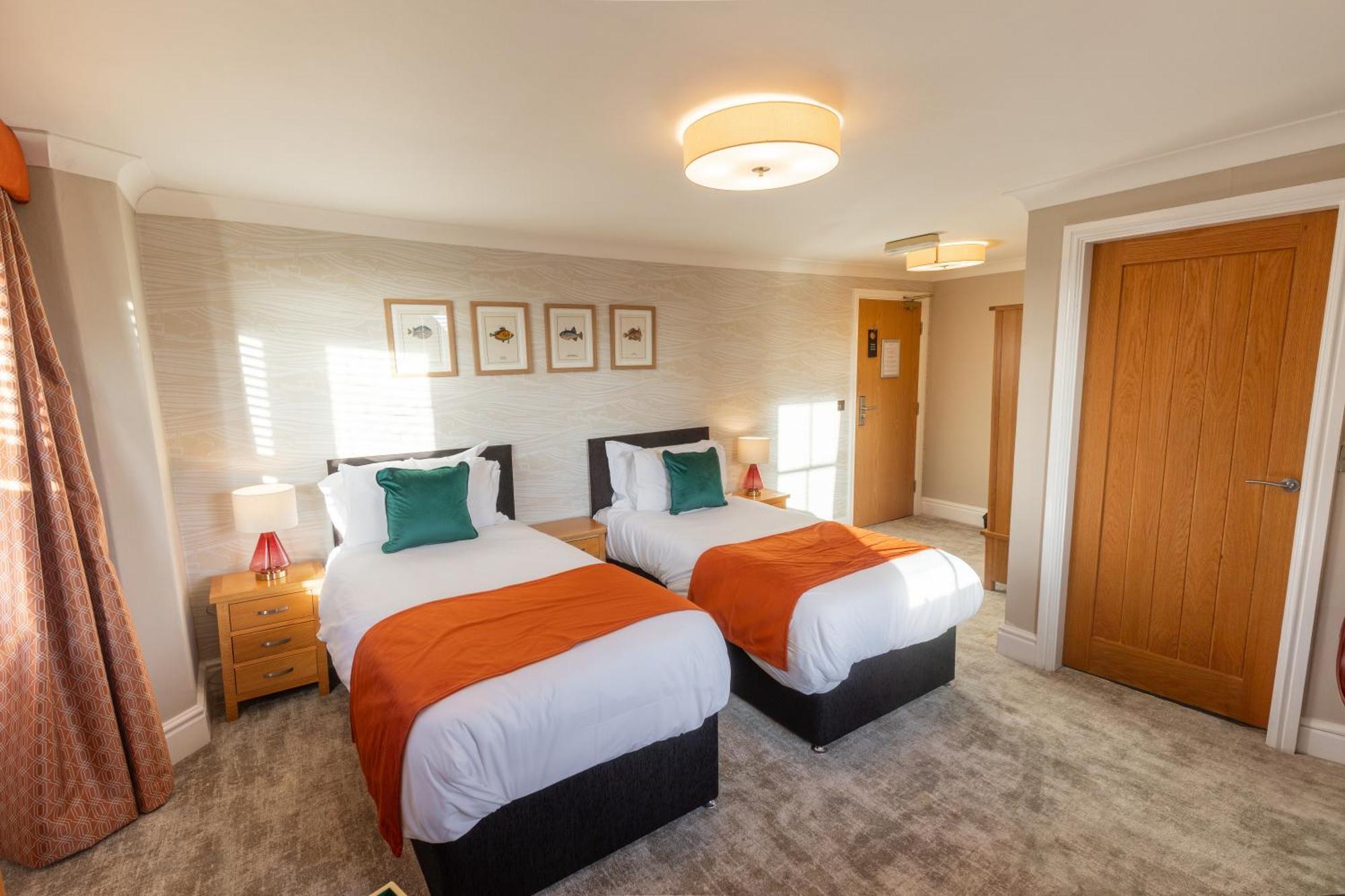 The Resolution Hotel Вітбі Екстер'єр фото